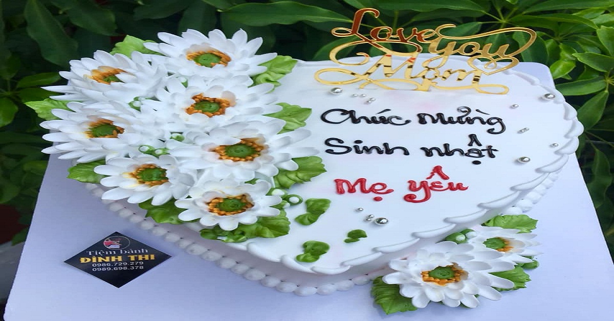 Vợ trẻ đặt bánh sinh nhật màu trắng thanh lịch cho chồng, thành quả nhận về  biến dạng